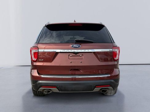 Used 2018 Ford Explorer XLT w/ Equipment Group 202A image 4