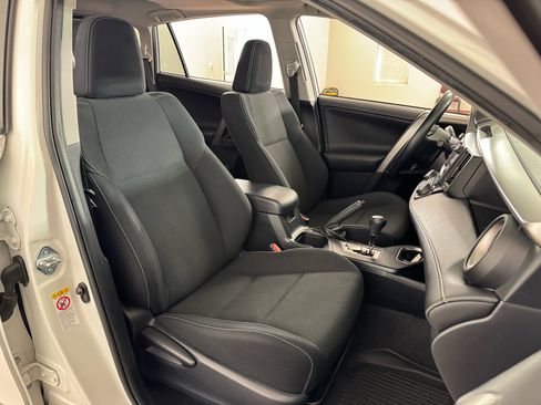 Used 2017 Toyota RAV4 XLE image 33