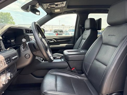 Used 2023 GMC Yukon Denali AWD/4WD image 2