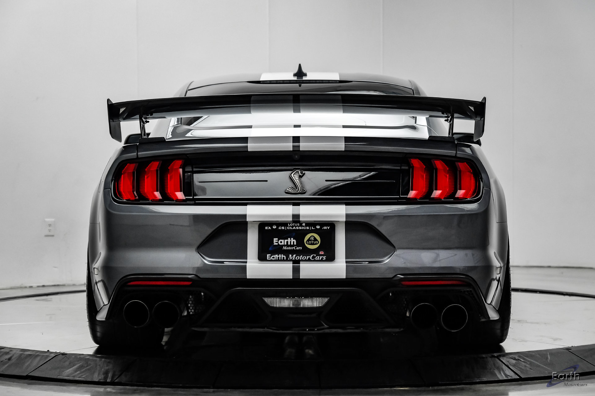 Used 2021 Ford Mustang Shelby GT500 w/ Carbon Fiber Track Pack RWD image 15