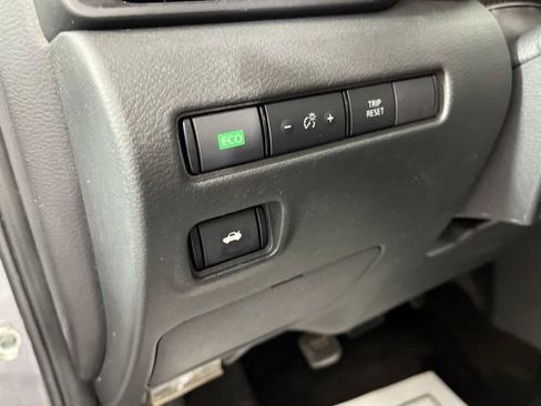 Used 2024 Nissan Sentra S FWD image 29