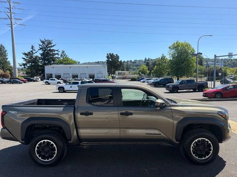 Certified 2024 Toyota Tacoma TRD Off-Road AWD/4WD image 4