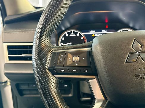 Used 2024 Mitsubishi Outlander SE AWD/4WD image 12