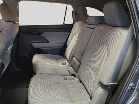Used 2023 Toyota Highlander L image 15