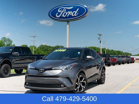 Used 2019 Toyota C-HR Limited FWD image 2