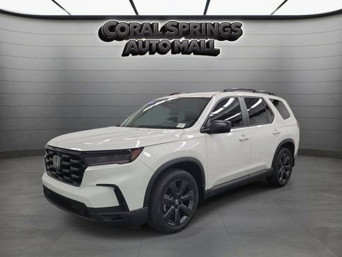 Certified 2025 Honda Pilot Sport image 3