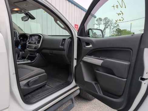 Used 2019 Chevrolet Colorado LT RWD image 11