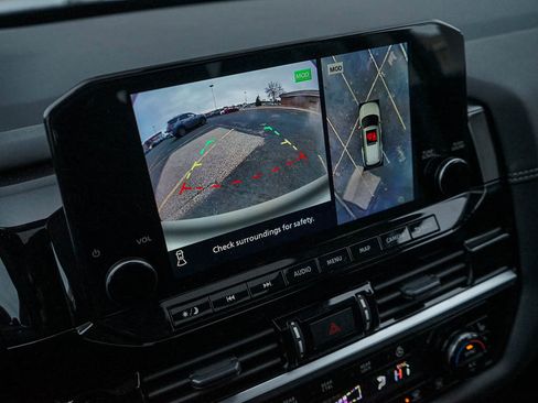 New 2025 Nissan Pathfinder Platinum w/ Black Appearance Package image 25