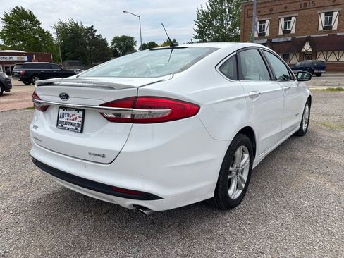 Used 2018 Ford Fusion SE w/ Equipment Group 602A FWD image 3