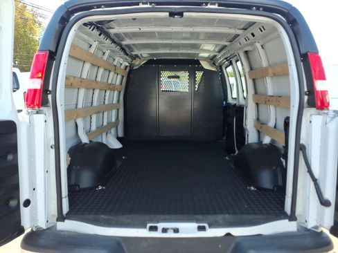 Used 2025 Chevrolet Express 2500 w/ Driver Convenience Package RWD image 16