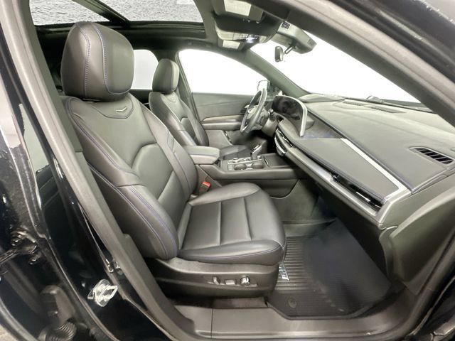 Used 2024 Cadillac XT4 Sport w/ Technology Package AWD/4WD image 29