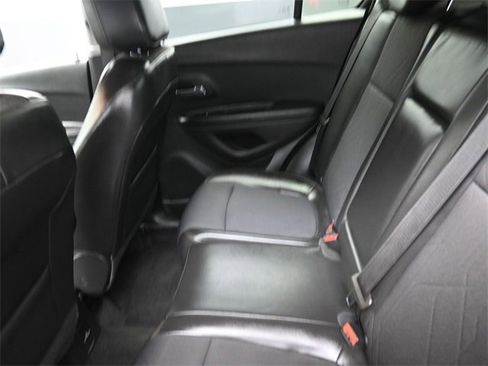 Used 2022 Chevrolet Trax LT w/ Midnight Edition image 22