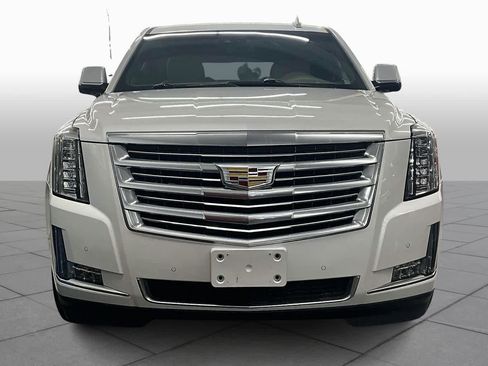 Used 2019 Cadillac Escalade Platinum image 3