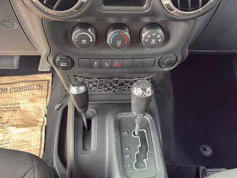 Used 2014 Jeep Wrangler Sport w/ Connectivity Group AWD/4WD image 19