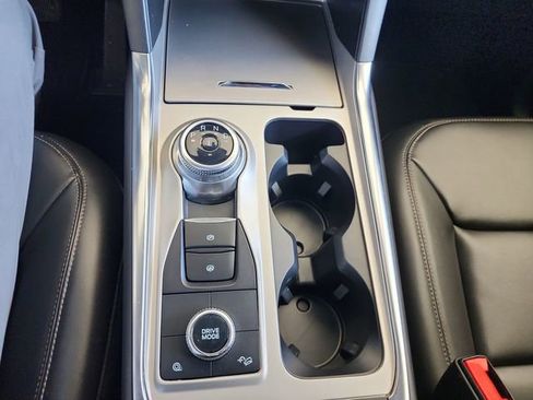 Used 2023 Ford Explorer XLT w/ Equipment Group 202A image 18
