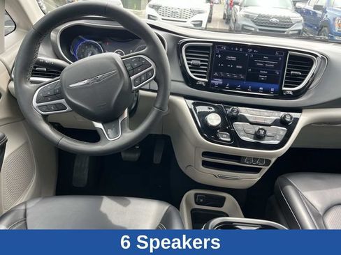 Used 2023 Chrysler Pacifica Touring-L FWD image 16