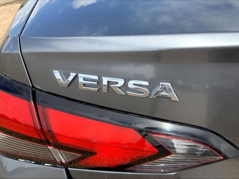Used 2020 Nissan Versa S FWD image 9