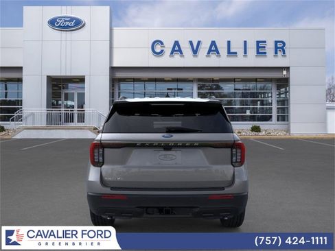 Used 2025 Ford Explorer Active image 5