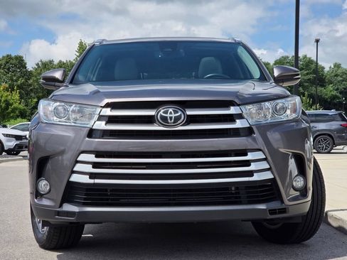 Used 2019 Toyota Highlander XLE AWD/4WD image 4