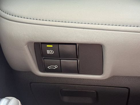 Certified 2024 Toyota Highlander XLE FWD image 33
