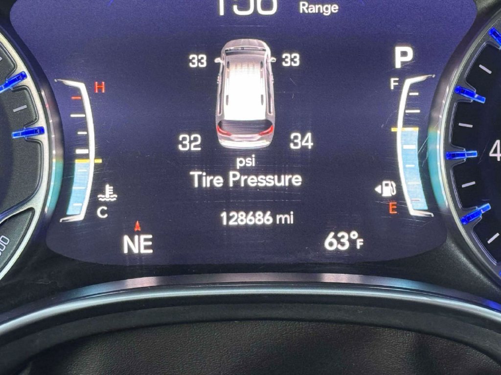 Used 2017 Chrysler Pacifica Touring-L Plus FWD image 27
