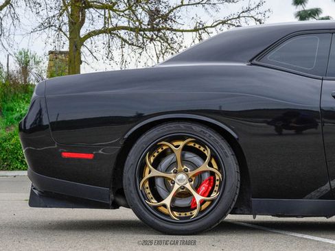 Used 2016 Dodge Challenger SRT Hellcat image 10