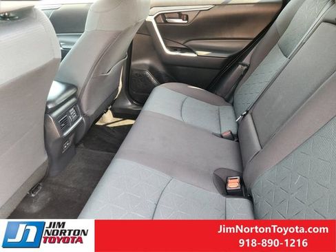 Used 2025 Toyota RAV4 XLE AWD/4WD image 29