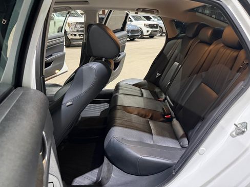 Used 2018 Honda Accord Touring image 17