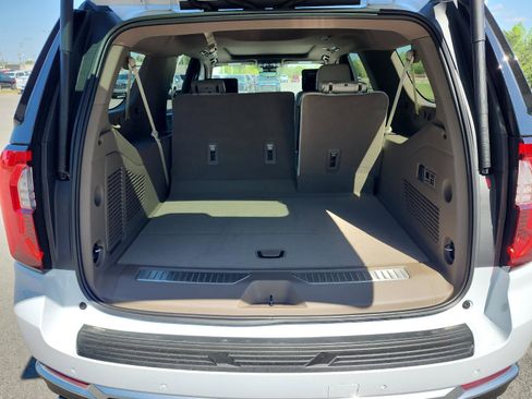 New 2026 GMC Yukon XL Denali w/ Denali Reserve Package AWD/4WD image 8