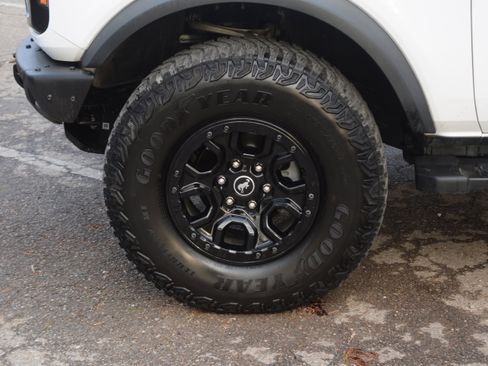 Used 2023 Ford Bronco Wildtrak image 26