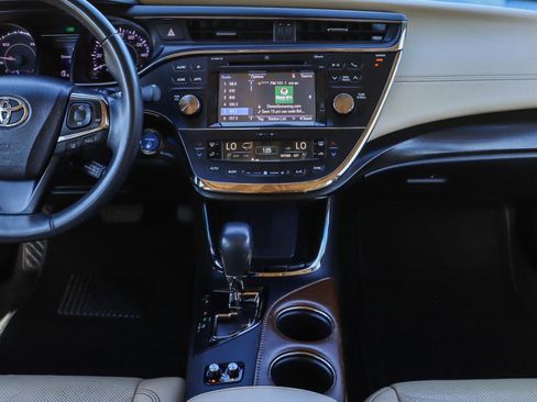 Used 2016 Toyota Avalon Limited image 31