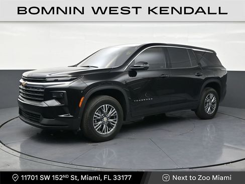 Used 2024 Chevrolet Traverse LS image 1