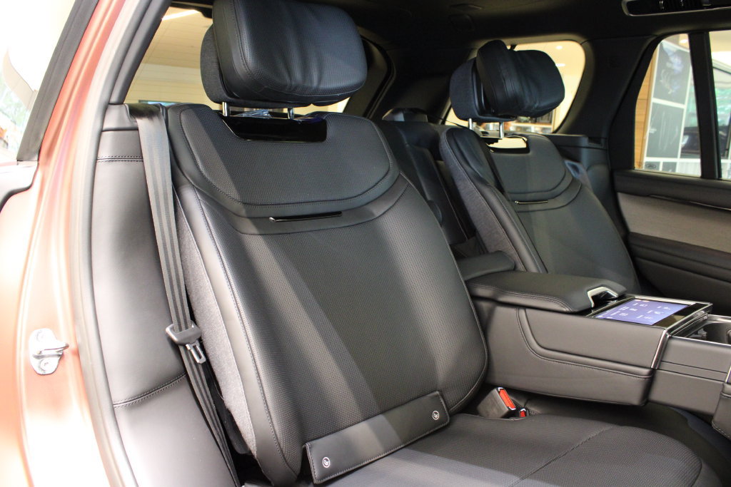 New 2026 Land Rover Range Rover SV AWD/4WD image 33