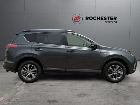 Certified 2018 Toyota RAV4 LE AWD/4WD image 6