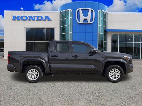 Used 2024 Toyota Tacoma SR5 AWD/4WD image 2