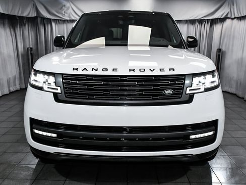 Used 2025 Land Rover Range Rover SE image 2