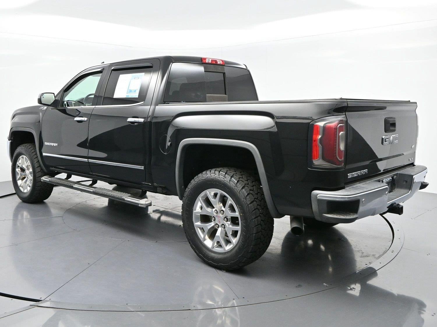 Used 2017 GMC Sierra 1500 SLT w/ Enhanced Driver Alert Package AWD/4WD image 5