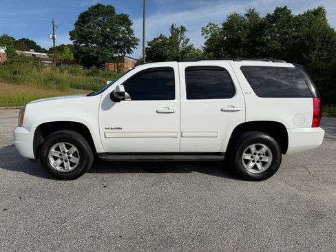 Used 2010 GMC Yukon SLT w/ SLT-2 Equipment Package RWD image 2