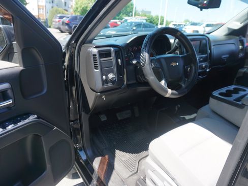 Used 2018 Chevrolet Silverado 1500 Custom w/ Custom Value Package AWD/4WD image 7