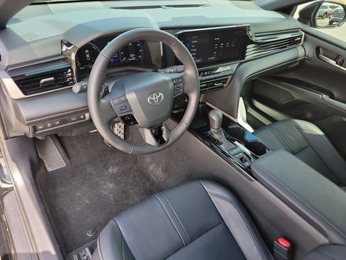 Used 2025 Toyota Camry XSE FWD image 8