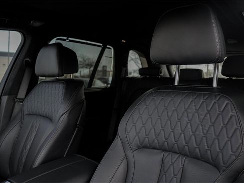 Used 2025 BMW X5 M60i image 19