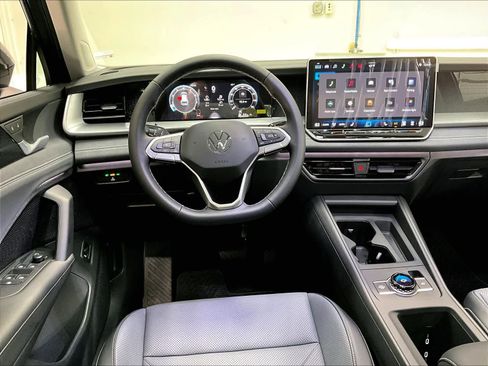 New 2026 Volkswagen Tiguan SE image 15