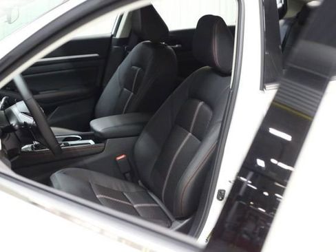 New 2025 Nissan Altima 2.5 SR image 9