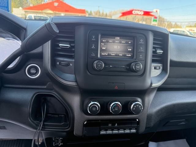 Used 2022 RAM 3500 Tradesman w/ Chrome Appearance Group AWD/4WD image 9