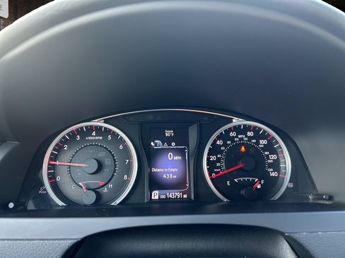 Used 2015 Toyota Camry SE FWD image 21
