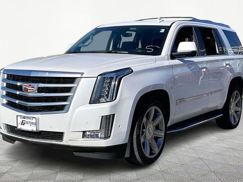 Used 2020 Cadillac Escalade Luxury image 3