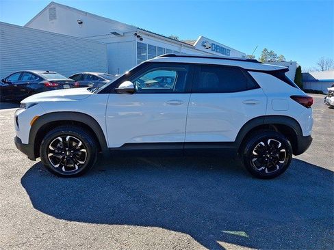 Certified 2022 Chevrolet TrailBlazer LT w/ Driver Confidence Package image 9