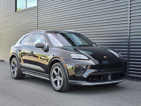 New 2026 Porsche Macan 4 Electric image 9