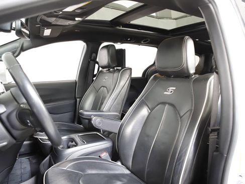 Used 2020 Chrysler Pacifica Limited w/ Advanced Safetytec Group image 30