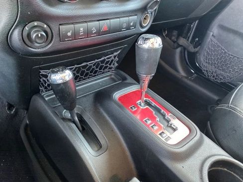 Used 2015 Jeep Wrangler Unlimited Rubicon image 11